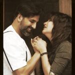 Akshay Kumar Instagram - To all the Ladies asking for a romantic photo, do not fear #Gabbar has a heart as strong as his fists ;) 8 days to go people!! #GabbarIsBack