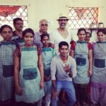 Akshay Kumar Instagram - Here I am with the staff of Cafe Orange Boom, my fav. breakfast haunt in #Goa #holiday