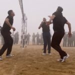 Akshay Kumar Instagram - Had the pleasure of meeting some of our bravehearts today to flag off a marathon on the occasion of #ArmyDay and what better way to warm up than a quick game of volleyball 😁