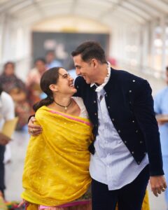 Akshay Kumar Instagram - The joy brought by those three magic words is unmatched : Lights, Camera, Action 😁 Begun shooting for #AtrangiRe by @aanandlrai. Need all your love and best wishes 🙏🏻 An @arrahman musical. Written by: #HimanshuSharma @saraalikhan95 @dhanushkraja @tseries.official @cypplofficial #CapeOfGoodFilms @harjeetsphotography
