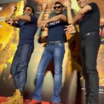 Akshay Kumar Instagram – When @itsrohitshetty’s Cop Universe : Singham, Simmba and Sooryavanshi united for the #SooryavanshiTrailer launch! @ajaydevgn @ranveersingh