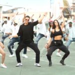 Akshay Kumar Instagram - Time to put on your dancing shoes as the biggest party anthem of the year is here🕺💃🏻 #NaJaa Song out now! LINK IN BIO @katrinakaif @itsrohitshetty @tanishk_bagchi @pavdharia @nikhitagandhiofficial