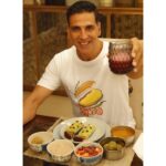 Akshay Kumar Instagram - Thank you @twinklerkhanna for nominating me. Eating clean is not an option but a way of life for me. Here’s a glimpse at what made me spring into action this morning 🕺 Sharing how you can also make my favourite avocado on toast and my chia pudding. It’s healthy, tasty, and keeps you full for hours, not to mention high in protein 😋 *Avocado on toast* Mash a ripe avocado. Add little olive oil, I like to add Rapeseed oil to it. Add a pinch of Himalayan Pink Salt, & a dash of chaat masala if you like things flavoursome. Spread the mashed avocado on two slices of toasted barley bread or any multigrain bread. Garnish with pomegranate. *Chia Pudding* Soak 3 teaspoons of chia seeds in walnut milk, overnight. Add a little honey or cinnamon to it. Top with seasonal fruits of your choice, preferably berries. Voila Bon Appetit 🙏🏽 Now you know what’s in my dabba, I nominate @katrinakaif @bhumipednekar and @shikhardofficial to give me a peek inside their dabbas. It would be great to know more healthy food options. Don’t forget to share a photo with #WhatsInYourDabba and tag @TweakIndia