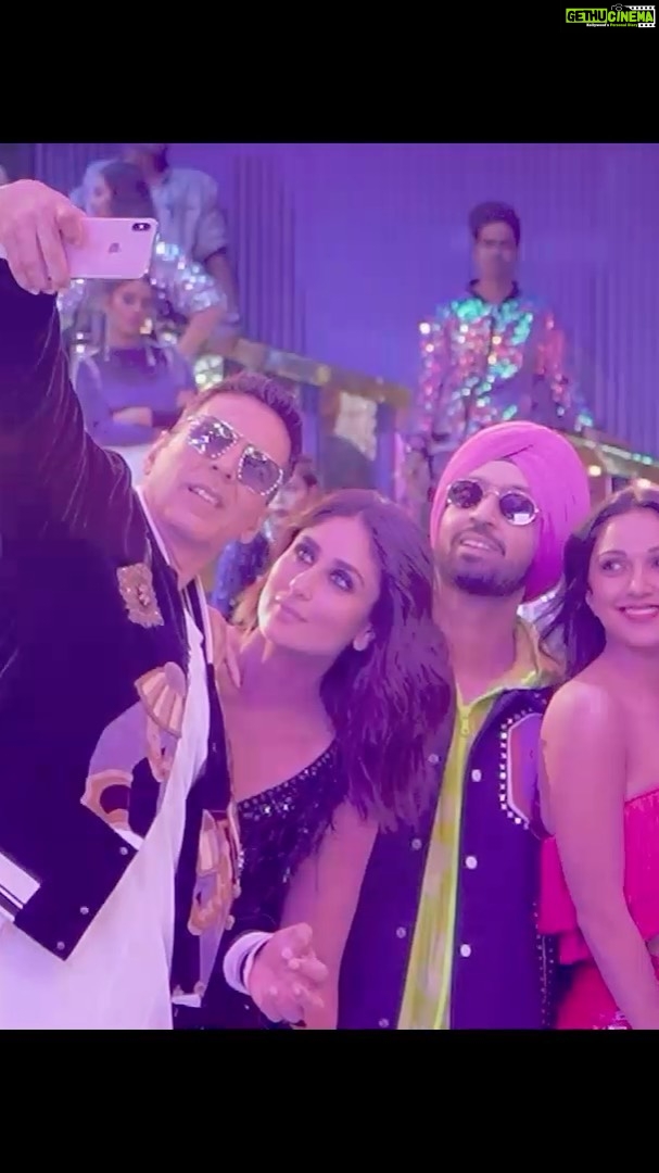 Akshay Kumar Instagram - From Chandigarh to your screens - all the madness behind it! #ChandigarhMein #GoodNewwz #KareenaKapoorKhan @diljitdosanjh @kiaraaliaadvani @karanjohar @apoorva1972 @shashankkhaitan @raj_a_mehta @somenmishra @badboyshah @harrdysandhu @lisamishramusic @aseeskaurmusic @tanishk_bagchi @azeemdayani @boscomartis @zeestudiosofficial @dharmamovies #CapeOfGoodFilms @zeemusiccompany