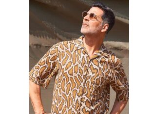 Akshay Kumar Instagram - Side wala swag! That’s my waiting pose for #Sooryavanshi to hit cinemas on 5th Nov. Strike your favourite pose and share it with hashtag #WaitingPoseForSooryavanshi. I would invite the coolest ones to pose with me in real. Jaldi karo, I am waiting 😊