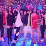 Akshay Kumar Instagram - #GoodNewwz straight from me to you!! I give you this Legendary cast on the Dance Floor this Christmas 🎁 Lucky You, LuckyMe 🤩 @karanjohar @apoorva1972 #KareenaKapoorKhan @diljitdosanjh @kiaraaliaadvani @raj_a_mehta @shashankkhaitan @dharmamovies #CapeOfGoodFilms @zeestudiosofficial @badboyshah @harrdysandhu