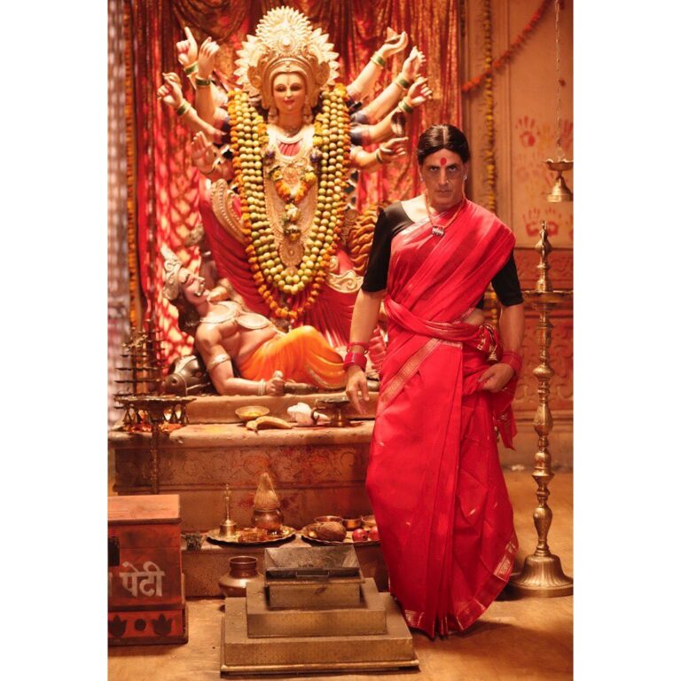 Akshay Kumar Instagram - Navratri is about bowing to the inner goddess and celebrating your limitless strength. On this auspicious occasion, I am sharing with you my look as Laxmmi. A character I am both excited and nervous about... but then life begins at the end of our comfort zone... isn’t it? #LaxmmiBomb