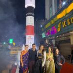 Akshay Kumar Instagram - ‪Ended the #MissionMangal journey with a special screening with these lovely ladies in Delhi last night, missed the loveliest @balanvidya . I’m sure I can say this on behalf of all of us...it’s a film we are all extremely proud of ❤️Now over to you guys 🙏🏻 #AboutLastNight ‬@taapsee @iamkirtikulhari @aslisona @nithyamenen @shaktijagan @foxstarhindi #CapeOfGoodFilms HopeProductions