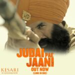 Akshay Kumar Instagram - A song that encapsulates the spirit of sacrifice and #Kesari! #JudaiPaeJaani out now, link in bio @parineetichopra @anurag_singh_films @karanjohar @apoorva1972 @SunirKheterpal @dharmamovies #CapeOfGoodFilms #AzureEntertainment @zeestudiosofficial @zeemusiccompany