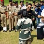 Akshay Kumar Instagram - Always a treat to meet the Jawans from @bsf_india. Their training, passion and enthusiasm is top-notch, always a learning experience.