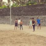 Akshay Kumar Instagram – Gifted the boys on the beach my training ball so they could jump higher and faster. They had been at it from 6-9am 💪🏼 Now this is what I call #FitIndia 🙏🏼 #FreeTraining #MorningInspiration #MondayMotivation