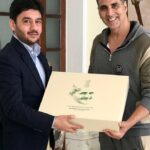 Akshay Kumar Instagram – Happy and proud to be the Honorary Ambassador of the Lal Bahadur Shastri Memorial Foundation.  Keep up the good work, @vinamrashastri. We ought to live by Shastri ji’s ‘Jai Jawan Jai Kisan’ motto for our great nation. @lalbahadurshastrifoundation