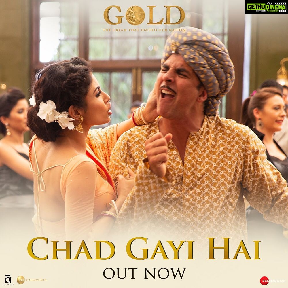 Akshay Kumar Instagram - Let your feet dance kyunki #ChadGayiHai is out! Watch my moves and then send me yours. Link in bio. @excelmovies @vishaldadlani1 @soulfulsachin @jigarsaraiya @ZeeMusicCompany @reemakagti1 @FarOutAkhtar @ritesh_sid @imouniroy @kapoorkkunal @theamitsadh @itsvineetsingh @sunsunnykhez