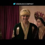 Akshay Kumar Instagram - And here is #Gold's first song and my personal favourite #NainoSeBaandhi out now! @imouniroy @arko.pravo.mukherjee #YasserDesai @zeemusiccompany @excelmovies @reemakagti1 @ritesh_sid @faroutakhtar
