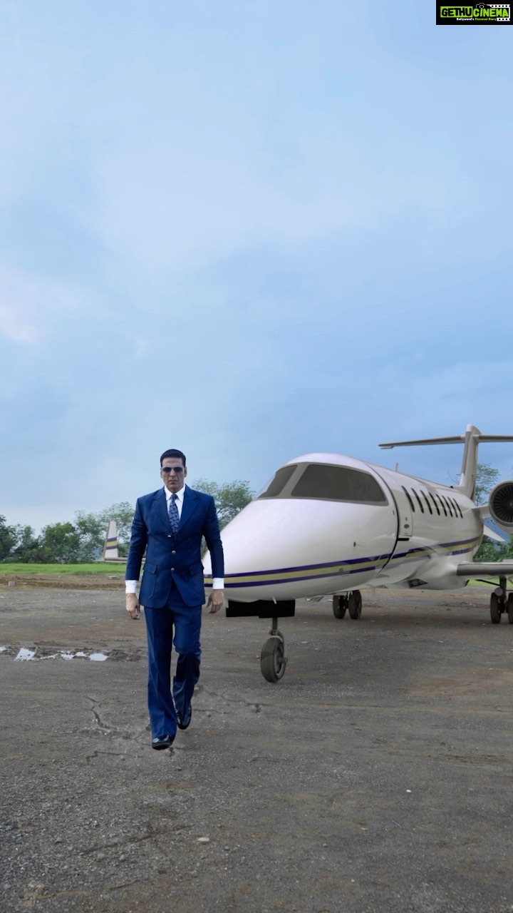 Akshay Kumar Instagram - #BellBottom is landing in cinemas near you on this Thursday ✈️ Book tickets now to board 😎 Paytm: https://m.paytm.me/bbottom BMS: https://bookmy.show/BellBottom21 BellBottom Advance Booking Now Open!