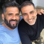 Akshay Kumar Instagram - This is not a throwback but takes me back to so many. As always was lovely catching up with one of my oldest friend and co-star @suniel.shetty today :)