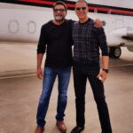 Akshay Kumar Instagram - With the captain of the ship, #RBalki #PadMan arrives in Ahmedabad! @PadManTheFilm @sonamkapoor @radhikaofficial @twinklerkhanna @sonypicturesin @kriarj #9Feb2018