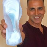Akshay Kumar Instagram - Thank you for tagging me #ArunachalamMuruganantham ‪Yes, that’s a Pad in my hand & there's nothing to be ashamed about. It's natural! Period. ‬ ‪#PadManChallenge‬ ‪Copy, Paste this & Challenge your friends to take a photo with a Pad!‬ Here I am Challenging @deepikapadukone @virat.kohli @aliaabhatt