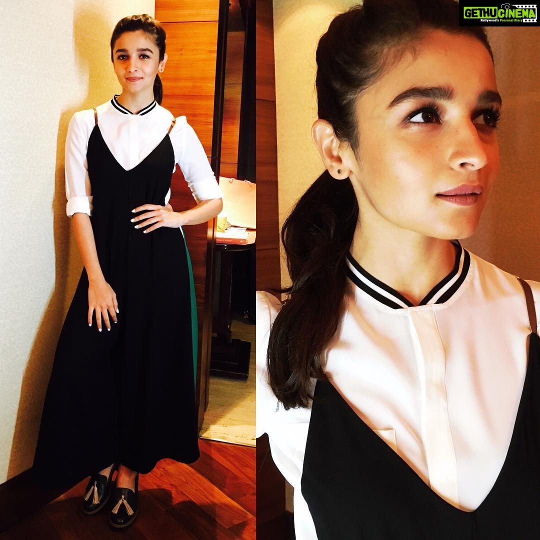 Alia Bhatt Made Her Fans Wow By Her Latest Pic In Red Jumpsuit!!-hangkhonggiare.com.vn