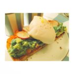 Alia Bhatt Instagram - Who knew a piece of malt bread with avocado, tomatoes and a poached egg would make me so happy? #breaky #vacaylovers