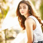Alia Bhatt Instagram – 7 million ❤️THANK YOU for the love and support all you beautiful people.. * biggest tightest hug ever *