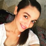 Alia Bhatt Instagram - No more #PMS.  I'm always Selfie-ready thanks to @GarnierIndia Neem +Tulsi face wash ⭐️⭐️⭐️