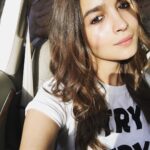 Alia Bhatt Instagram – Post pack up sun loving! 🌻☀️ #ShootLife #MyCarIsMySecondHome