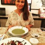 Alia Bhatt Instagram - Sunday dinner with my beautiful mommy ⭐️❤️ #HomeLife
