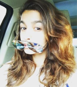 Alia Bhatt Instagram - Rise and shine!!!! From one film to another... #badrinathkidulhania madness begins⭐️⭐️ #SetFeels #ShootLife