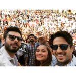 Alia Bhatt Instagram - Ahemdabad love!!!!! #KapoorAndSons thank you Karnavati College for the craziness.... Too much fun and too sweet!!! @s1dofficial @fawadkhan81