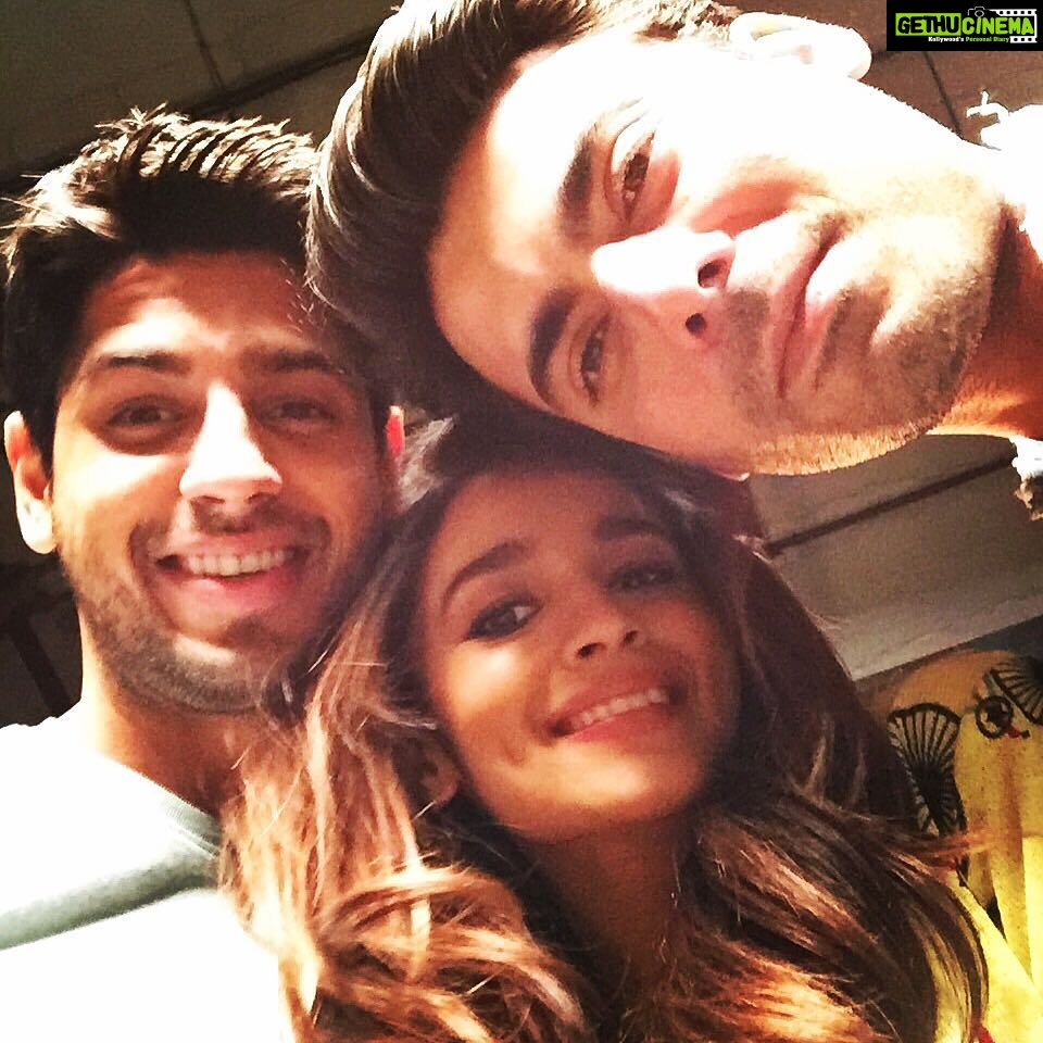 Alia Bhatt Instagram - With the sons of kapoor and sons 🙃#kapoorandsonssince1921 @s1dofficial @ifawadkhan