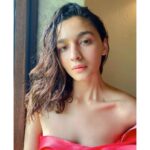 Alia Bhatt Instagram – Today is appreciation day.. thank you my family.. my people.. you have today given me 50M love.. I love you ALL to the stars and beyond ✨ 💗

I’d like to take this moment to share something I’ve learned over the last couple of months.. social media connects us.. it excites us and yes it also entertains us.. but IT IS NOT US. 

Even when I was at 5, I5 or 50K love I was as happy and as grateful as I am today.

I truly truly truly believe that our lives are made up of the relationships we cultivate with people and most importantly OURSELVES…no one has the right to make you feel any lesser or greater by the touch of a button.

So as I said, today is appreciation day. I would like you all to take a moment and appreciate yourselves.. appreciate your mind,your body,your heart and your soul!! 
Because no like or dislike.. no follow or unfollow..no troll or poll can take who YOU are away from yourself💗 💗

Okay bye ✨😀