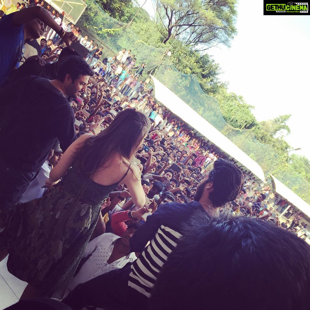Alia Bhatt Instagram - College love ! #Shaandaar @shahidkapoor