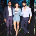 Alia Bhatt Instagram - Yesterday on the sets of I CAN DO THAT !!!! Thank you Farhan for such a lovely lovely time.. #ShaandaarPromotions #Shaandaar #ShaandaarDiaries