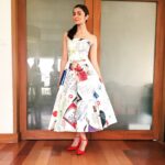 Alia Bhatt Instagram - The star behind the doodle dress - thank you rockstar @stylebyami !!!! #ShaamShaandaar #ShaandaarDiaries @ayeshadevitre @vardannayak @grish1234