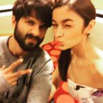 Alia Bhatt Instagram – Blurry live vibe from the #RedFm93.5 studio @shahidkapoor #ShaamShaandaar