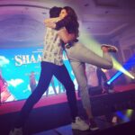 Alia Bhatt Instagram - Post performance GULAABO hug !!!! ;) #Shaandaar #GULAABO @shahidkapoor