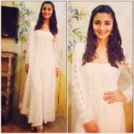 Alia Bhatt Instagram - Thank you Manish for my lovely outfit!! @manishmalhotra05 .. At the #ProKabaddi finals today.. Singing the national anthem!!! Felt very very #shaandaar ;) @stylebyami @ayeshadevitre @grish1234