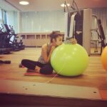 Alia Bhatt Instagram - "Post workout hug-wanting syndrome" #detox #leanOn ;)