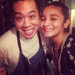 Alia Bhatt Instagram - My happy place with my happy favourite chef @chefkelvincheung.. Will miss youuuuuuu !!! #Kelfie #lovelovelove #yummyhealthyfood #seeyousooooooon