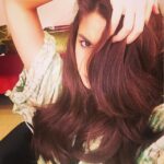 Alia Bhatt Instagram - A hair day. A good hair day let me add. Hehe ;) #commercials #shootlife #lovelife #life #inbetweenshots