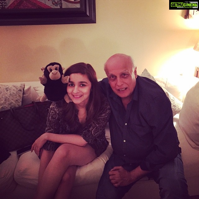 Alia Bhatt Instagram - Daddy, baby and rocky ;) my fathers new friend.. #christmasssssssss