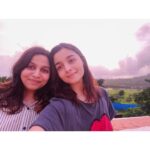 Alia Bhatt Instagram – pink sunset and a cool breeze 
thoroughly enjoyed by two sweet peas 👭