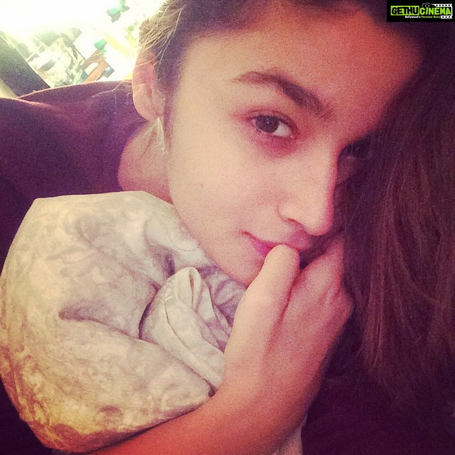 Alia Bhatt Instagram - A selfie in sickness and in health ;) #EduSelfie #CelebrateLife @supremeuniversal