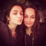 Alia Bhatt Instagram - Mummy selfie !!! #paris
