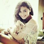 Alia Bhatt Instagram - Me and my baby boy thank you #filmfare