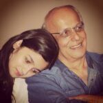 Alia Bhatt Instagram - Me and pops!! Safest place to be...