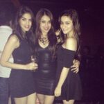 Alia Bhatt Instagram - #tallgirls#saturdaynights