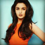 Alia Bhatt Instagram - Hello !! #poser
