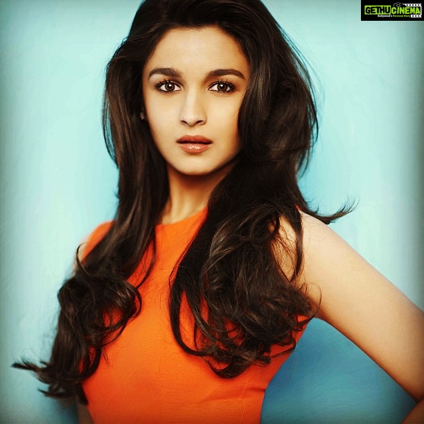 Alia Bhatt Instagram - Hello !! #poser